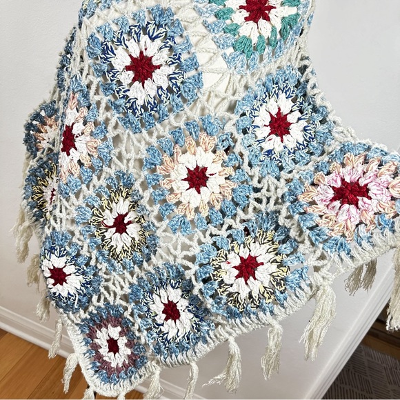 Boho Crochet Patchwork Fringe Poncho New Without Tags - Picture 2 of 10